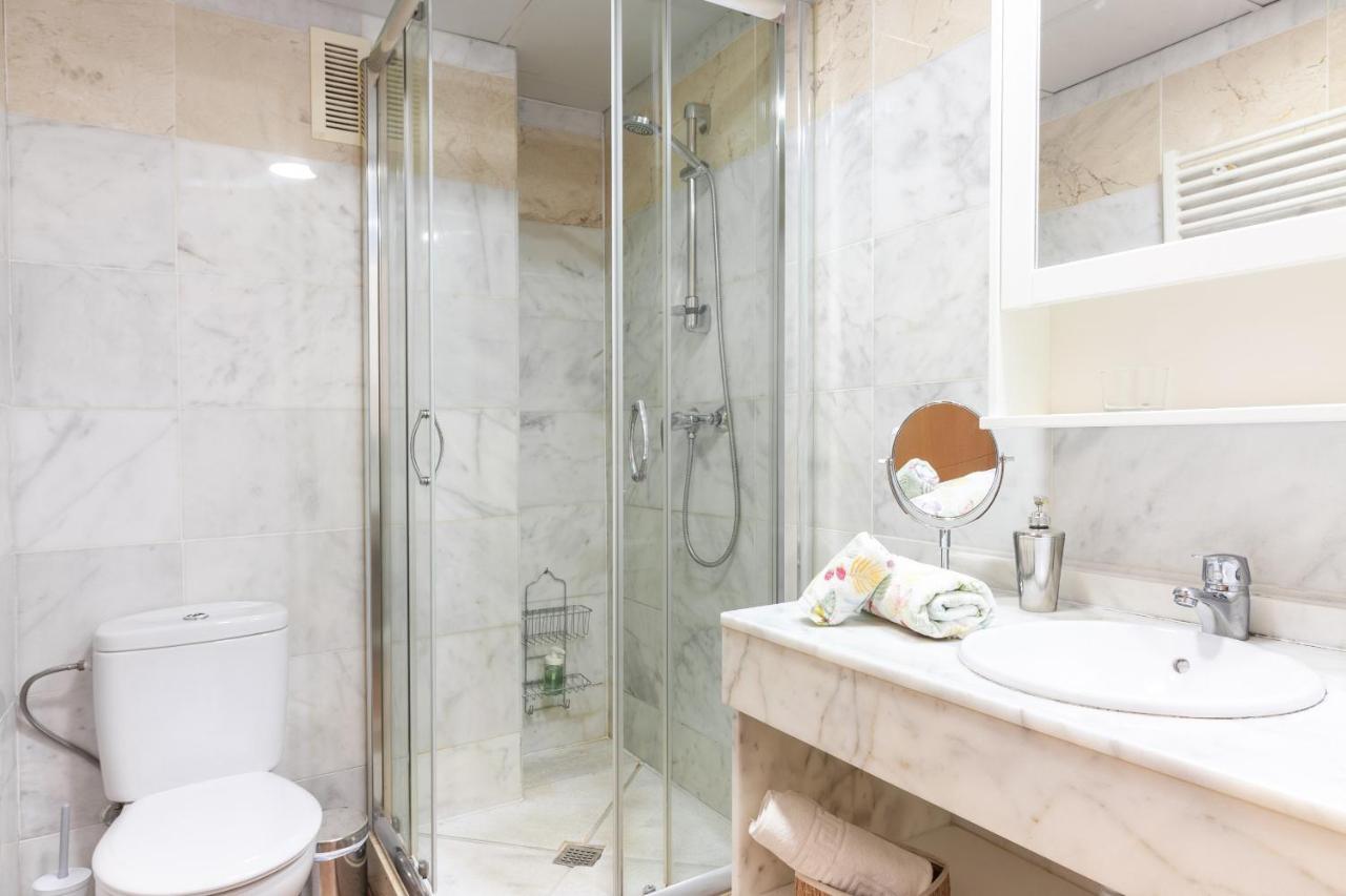 Sea & Wave Adela Boutique Apartment مالقة المظهر الخارجي الصورة